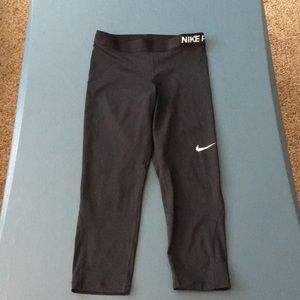 Nike Pro Capri dri fit leggings